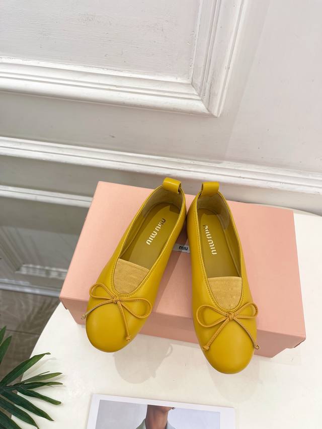 Miu Miu 缪缪 25 2025早春新品 专柜主打最新走秀款蝴蝶结芭蕾舞鞋火爆上新！ Bs缪家高货 顶级工艺打造精品质感 无敌舒适 绝对是一见钟情款！时尚百