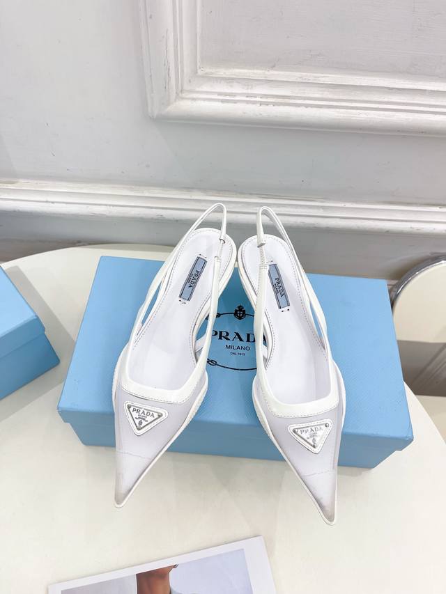 Prada 普拉达 25 Bs 2025春夏新品 专柜走秀款 三角标网眼织物后饰带尖头后空鞋系列 鞋面：高定制网眼织物 内里：进口水染羊皮 大底：原版开模大底