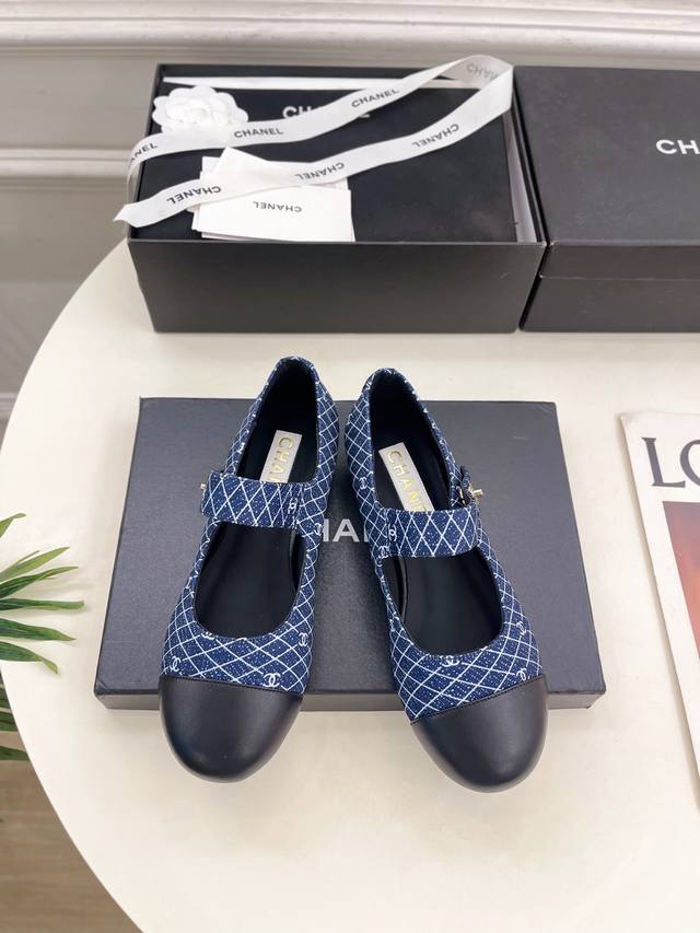 小香 25 2025 早春新品 专柜经典款 小香双C书包扣玛丽珍单鞋 系列上新 Bs 时尚圈的绝绝子 搭配将演绎着细致 极简 永不褪去的经典元素 展现与众不同的