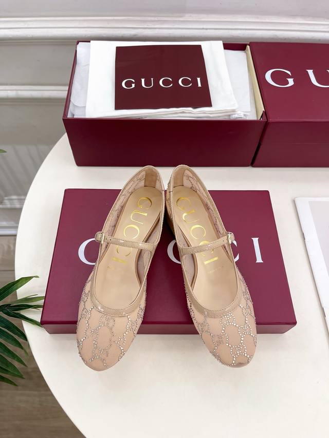 Gucci 古驰 25 G家 主打系列终于面世，狠货值得期待！原有的经典 创造新设计 Bs春夏新款 网纱水钻玛丽珍鞋 代购级别！高级感十足！国内外博主刷爆的一款