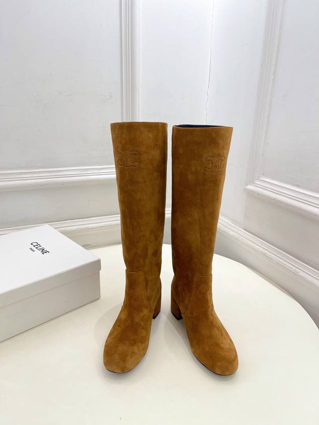 Celine 赛琳 25 2025秋冬新品 Triomphe凯旋门复古高筒长靴上新！ Bs 这一季的赛琳真的是开了挂、太有特色了 今年必须要入手一双Celing