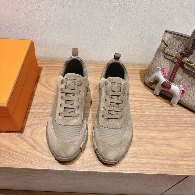 Herme S Ss25New Arrival～ 专柜大热情侣款，H家配货首选鞋履！ 是爱马仕经典款 每一季都会出很多颜色 绝对是最值得买的配货之一 有遇到的男