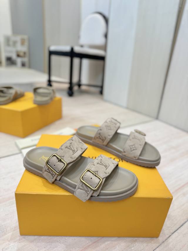出厂价Pp：女 男 Lv 路易威登 25 2025春夏新品 顶级版本 专柜主打经典 双扣带魔术贴压花系列休闲拖鞋 硬货上新 Bs代购级别！高级感十足！国内外博主