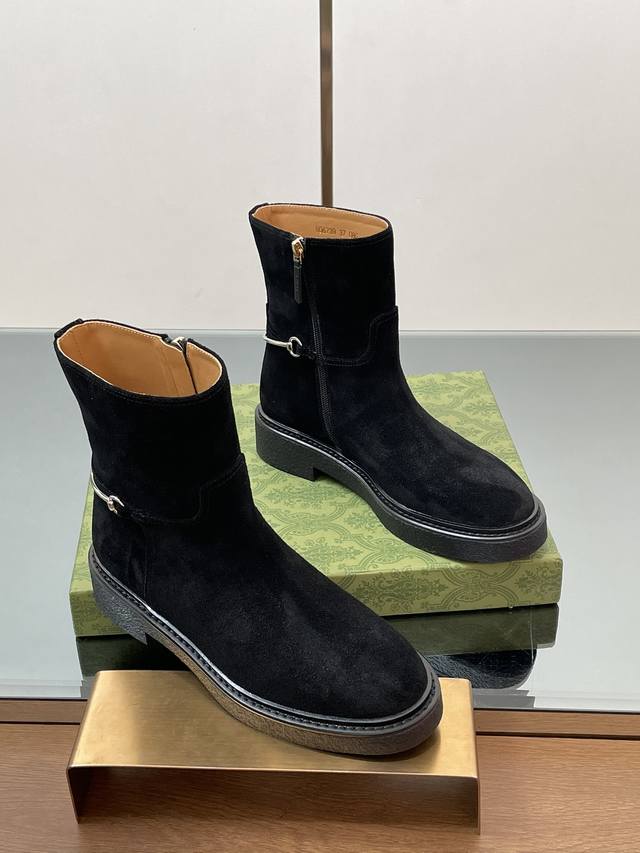 正常出货 售后 古奇 Gucci 秋冬修长造型马衔扣马术裸靴 走秀款切尔西靴顶级代购级 年底冲量底价 进口丝光绒短靴重工艺所有制作整个做工与原版一致！ 这款靴子