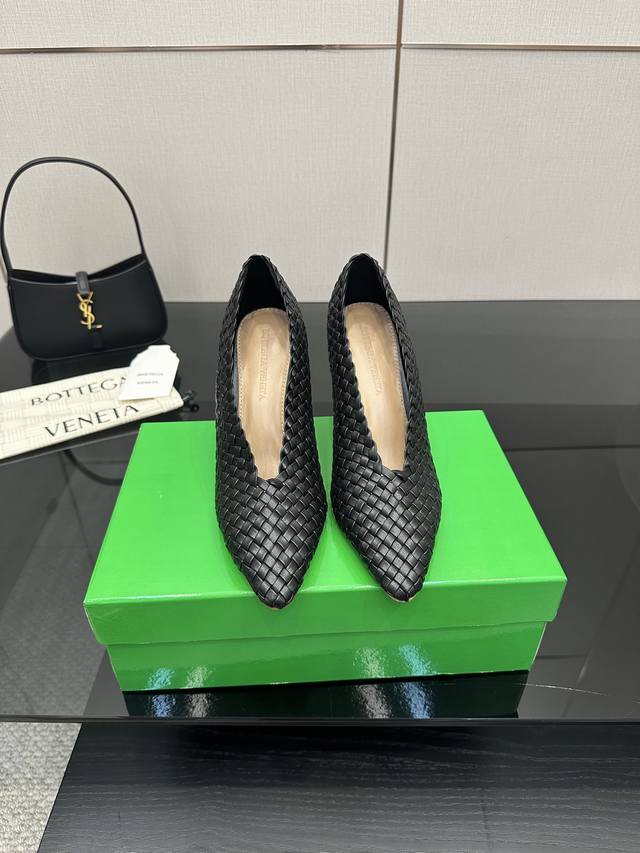Bottega Veneta一体手工编织无接缝高跟 9Cm 手工一体编织单鞋 这款经典款 简直Bv最新天花板啦 四色 彩色百搭 简约一块皮5 毫米抽条 手工编织