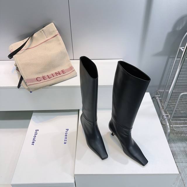 高品质出厂 ！顶级品质Proenza Schouler 25Ss 秋冬Ps新品简易高跟方头一脚蹬长靴！ 被Ps这组秋冬长靴拿捏了！极简高级高级感！独特鞋型自带时