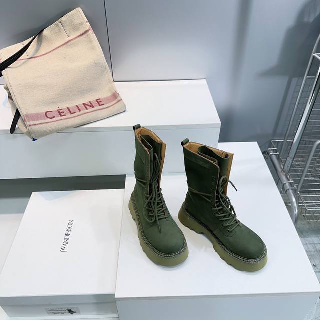 高品质出厂 ！顶级品质Jw Anderson 25Ss秋冬潮牌新款松糕厚底马丁靴短靴！英国小众品牌独特而不夸张的设计、不易撞款、每款鞋子都足以引领潮流、个性是J