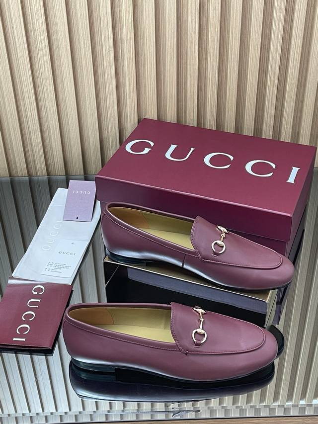 古奇早秋新款Gucci 安可拉酒红新色Princetown系列乐福单鞋 顶级品质 最高版慕勒鞋 面料：原版定制进口皮 内里／垫脚:羊皮里。 大底：原版意大利真皮