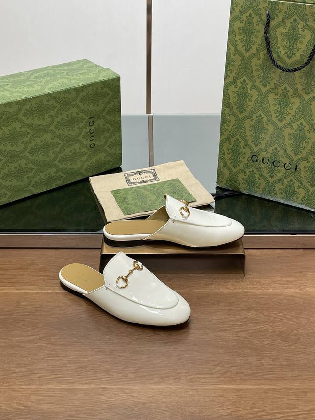 古奇早秋新款Gucci 最新漆皮配色Princetown系列乐福拖鞋 顶级品质 最高版慕勒鞋 面料：原版定制进口漆皮 内里／垫脚:羊皮里。 大底：原版意大利真皮