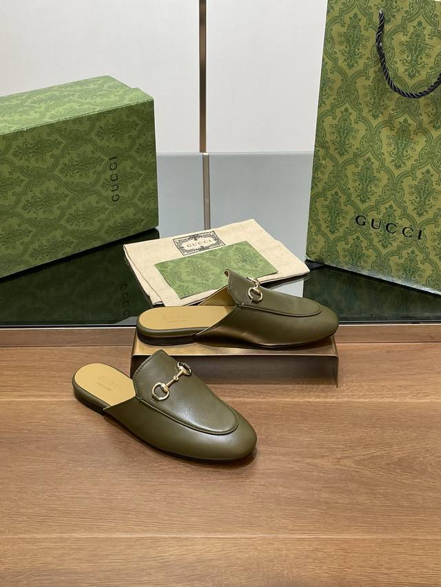 古奇早秋新款Gucci 最新军绿色Princetown系列乐福拖鞋 顶级品质 最高版慕勒包头半拖鞋 面料：原版定制进口皮 内里／垫脚:羊皮里。 大底：原版意大利