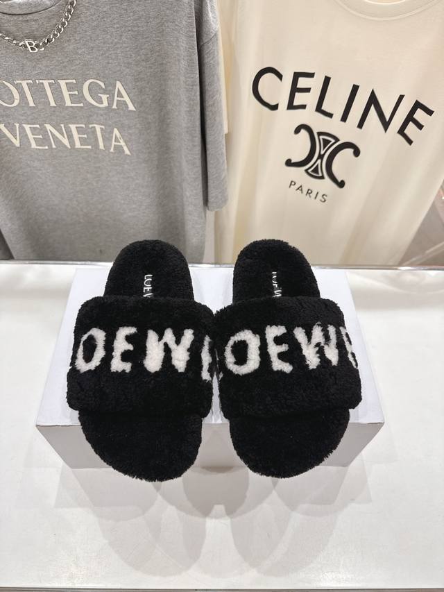 高版本出厂 Loewe 罗意威25Ss秋冬走秀新款 明星同款平底居家毛毛拖鞋，出现在各大时装杂志封面，闭眼入都是不会后悔 上脚非常舒服超舒适 Zp订制面料 鞋面