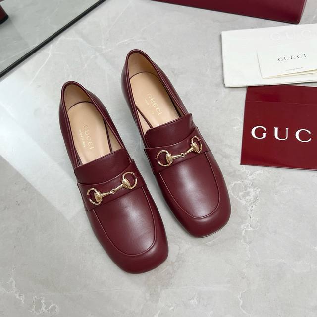Gucci 古驰 25早秋G家主打系列终于面世，狠货值得期待！原有的经典 创造新设计 经典马衔扣浅口乐福鞋 代购级别！高级感十足！国内外博主刷爆的一款,复古又时