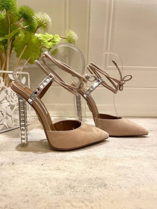 Aquazzura 新款 原版1比1开模五金吊坠，鞋跟！施华洛世奇水钻方跟，闪耀光芒，露脚趾性感方头，施华洛奇水钻法式女镶钻吃，饰有闪闪发光，配有水晶镶嵌的鞋跟