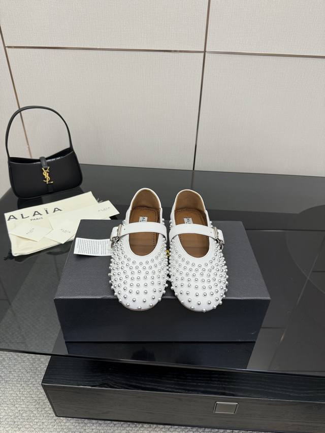 Alaia｜法国高端一线高定品牌 Azzedinealaia:时尚界最后的手艺人 只忠于展现女性身体曲线的裁剪之王 始创于1979年的品牌Alaia 一直主售时