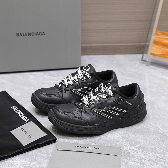 出厂价Pp： 巴黎世家Balenciaga Winter25秋冬Hamp Tons运动鞋。创意鬼才Deanna掌舵下Winter25系列重塑时尚定义、而这款Ha