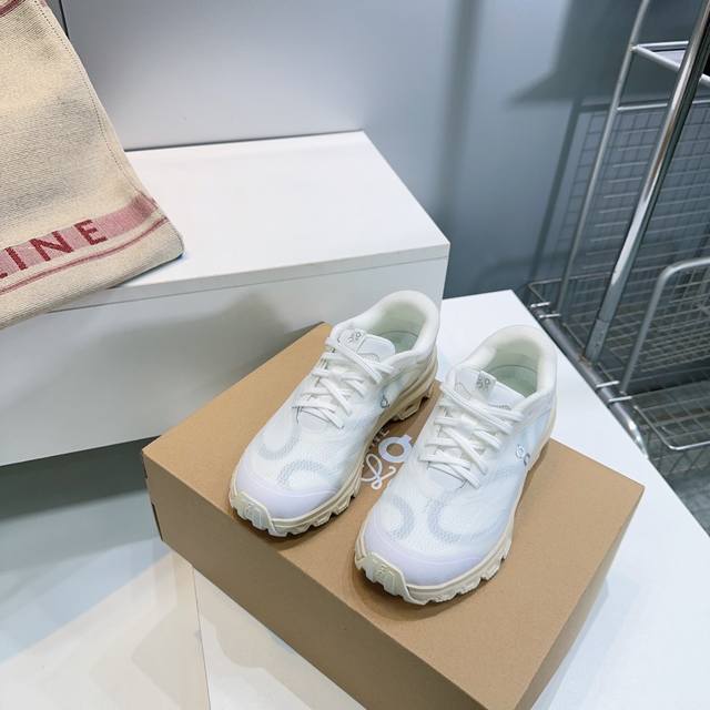 高品质出厂 ！顶级品质情侣款！25Ss秋冬新款Loewe罗意威 X On Cioudtilt2.0跑鞋休闲运动鞋情侣款！ 罗意威 Xon 昂跑全新合作系列 时尚