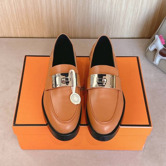 Hermes 爱马仕新款 Hot乐福鞋 时尚又百搭 超级舒服 每个细节都做到极致 拆解原版私模大Kelly纯钢鞋扣 原版定制麂皮 原版大底水台 大底：原版意大利