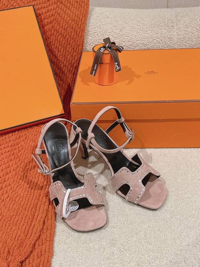 出厂价Pp空面 钻面 Hermes 爱马仕Heden 80凉鞋系列 时尚又百搭 超级舒服 每个细节都做到极致 原版1:1独家私模五金钻扣 原版私模鞋跟 原版意大