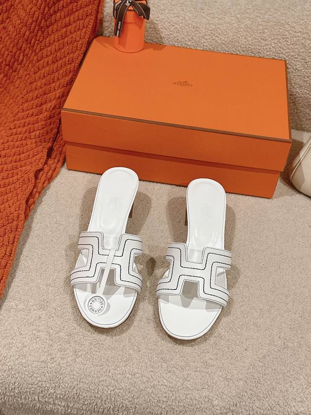刺绣款 Hermes 爱马仕H拖鞋Oasis 凉鞋系列 时尚又百搭 超级舒服 每个细节都做到极致 原版Swift小牛皮 原版1:1独家私模鞋面 原版真皮大底 跟