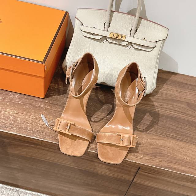 10.5Cm 组图 出厂价P Hermes 爱马仕 Judy 105高跟凉鞋 时尚又百搭 搭配Hapi鞋扣 超级舒服 每个细节都做到极致 搭配同色调标志性纯鞋扣