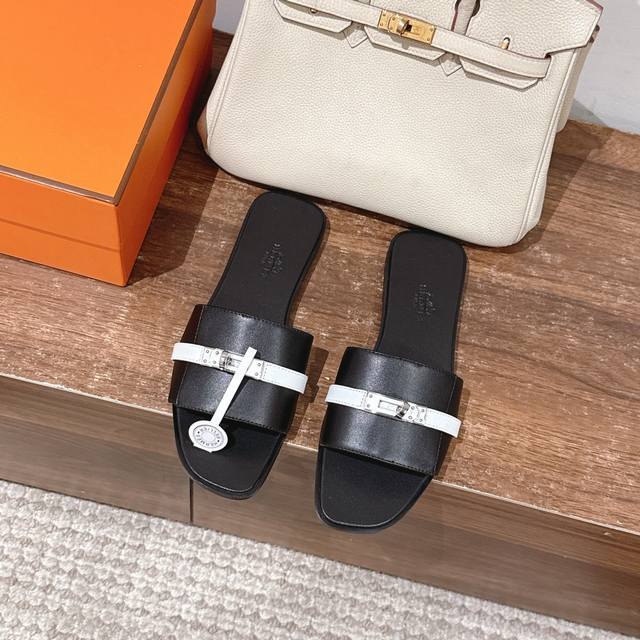 皮扣出厂价P Hermes 爱马仕Giulia凉鞋系列 时尚又百搭 超级舒服 每个细节都做到极致 独家开模纯钢Kelly扣掏空贴皮五金扣件 原版Swift小牛皮