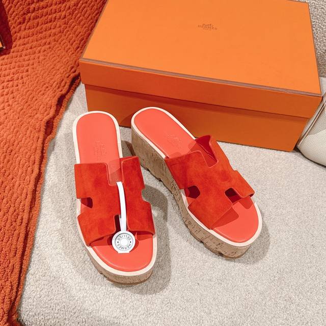 Hermes 爱马仕 Eze 30 凉鞋系列 时尚又百搭 超级舒服 每个细节都做到极致 原版Swift小牛皮 麂皮 原版1:1独家私模鞋面 原版私模真皮沿条大底