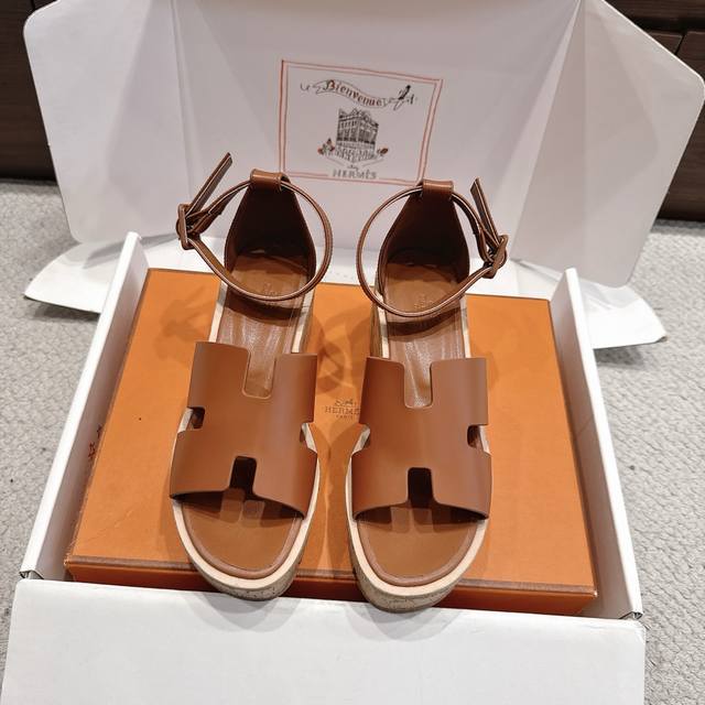 Hermes 爱马仕 Luce 30凉鞋系列 时尚又百搭 超级舒服 每个细节都做到极致 原版Swift小牛皮 麂皮 原版1:1独家私模鞋面 原版私模真皮沿条大底