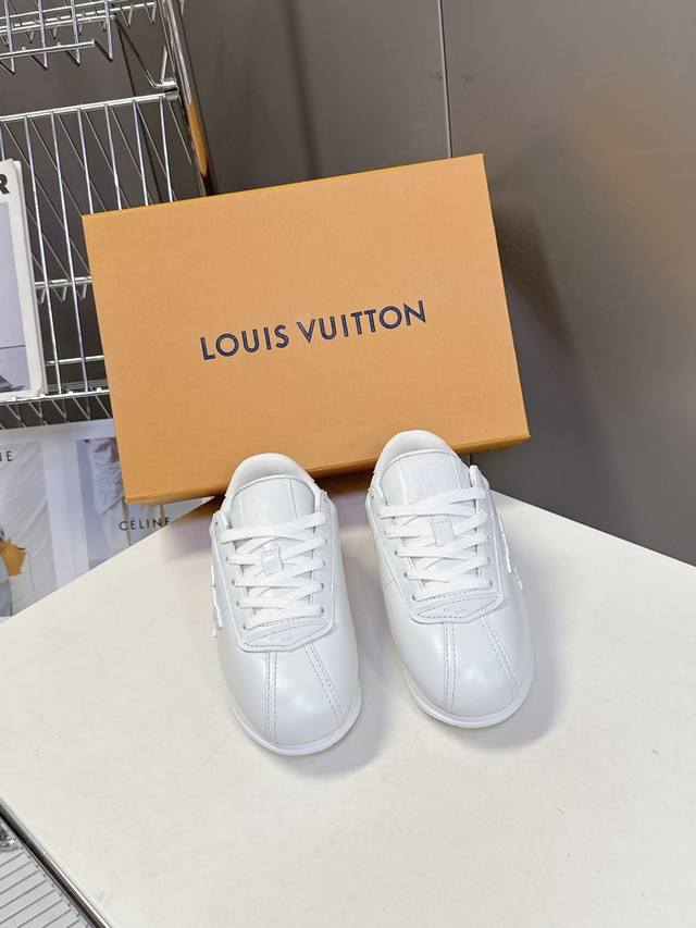 男装10 路易威登Louis Vuitton菲董联名走秀款厚底 运动鞋 阿甘鞋 秀款出镜率最高的单品 柜柜一鞋难求 超多明星时尚博主种草 此次系列包括从简约风格