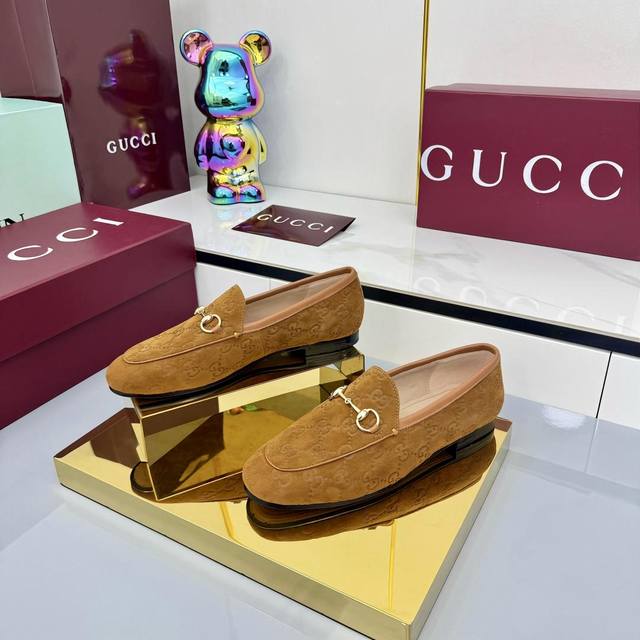 出厂价Pp ！顶级版本 2025早秋新款Gucci Jordaan系列多刻面水晶钻乐福鞋 半拖 年底冲刺 最高版慕勒便鞋 单鞋 作为设计传承的杰出代表，马衔扣系