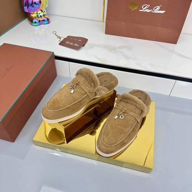 女款 男款 新品发售 男女同款针织兔毛单鞋｜采用 Wish 羊皮面料制作｜鞋面采用独特针织面料制作工艺｜内里全真濑兔毛兔毛，垫脚羊皮 羊毛，全方位一比一复原专柜