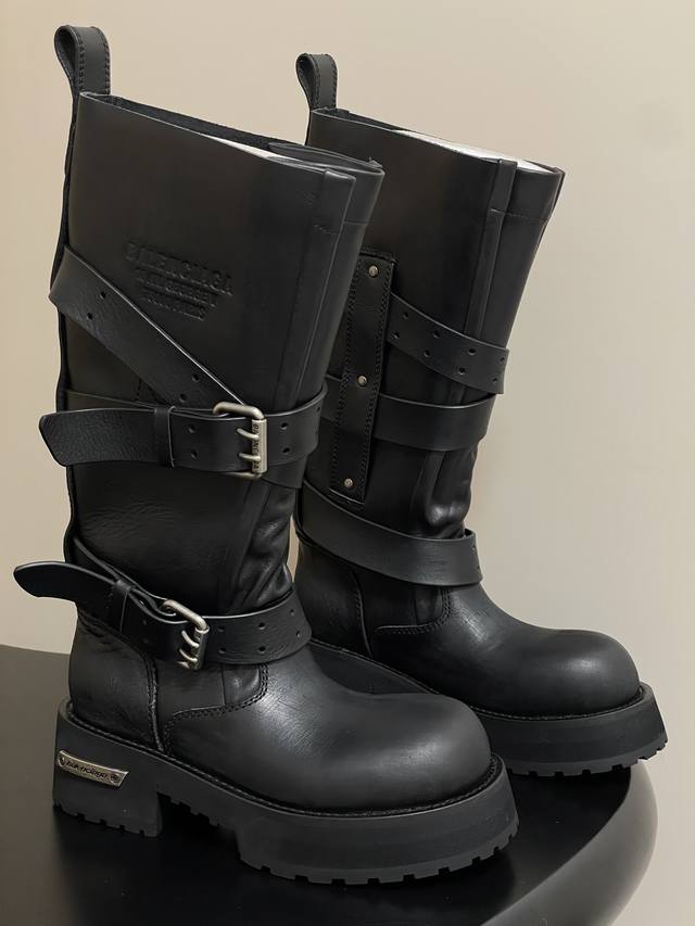 15寸 25秋冬新款Balenciga巴黎世家 25Fw毒液Venom高筒靴 机车朋克风马丁短靴 搭扣大厚底长靴 暗黑机能风！出门炸街气场爆表 液靴的设计极具辨