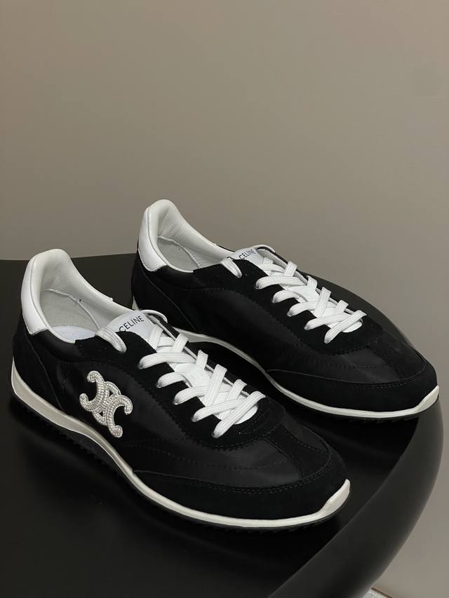 顶级品质 25Ss早秋新款 Celine 赛琳 Racer Triomphe低帮运动鞋 刺绣凯旋门阿甘鞋 系带平底休闲鞋 Celine呈现全新“Racer”运动