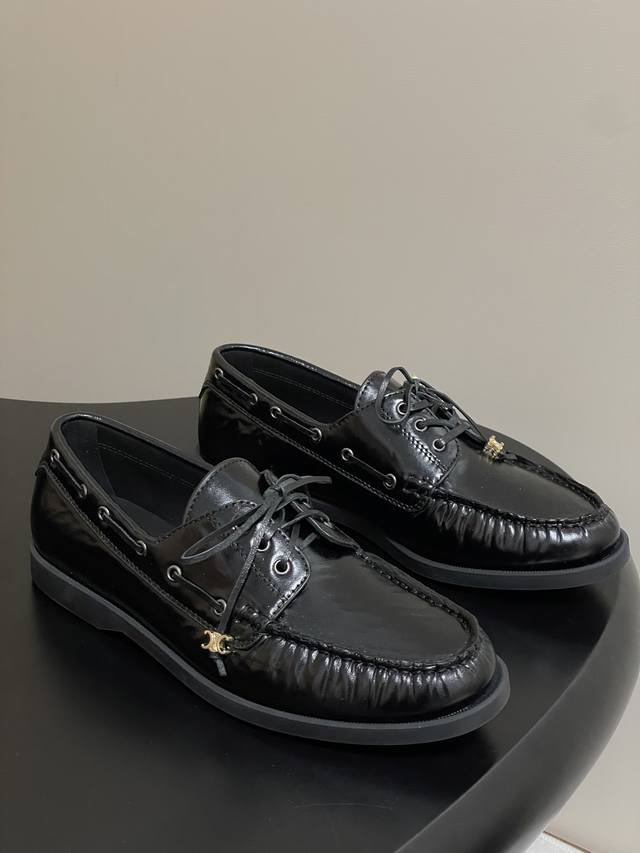 顶级品质 25Ss早秋新款 Celine 赛琳 Bateau系列复古船鞋系带平底乐福鞋单鞋 经典再现 缠绕鞋带勾勒随性，复古孔眼点缀细节，耐磨橡胶底伴你自在前行
