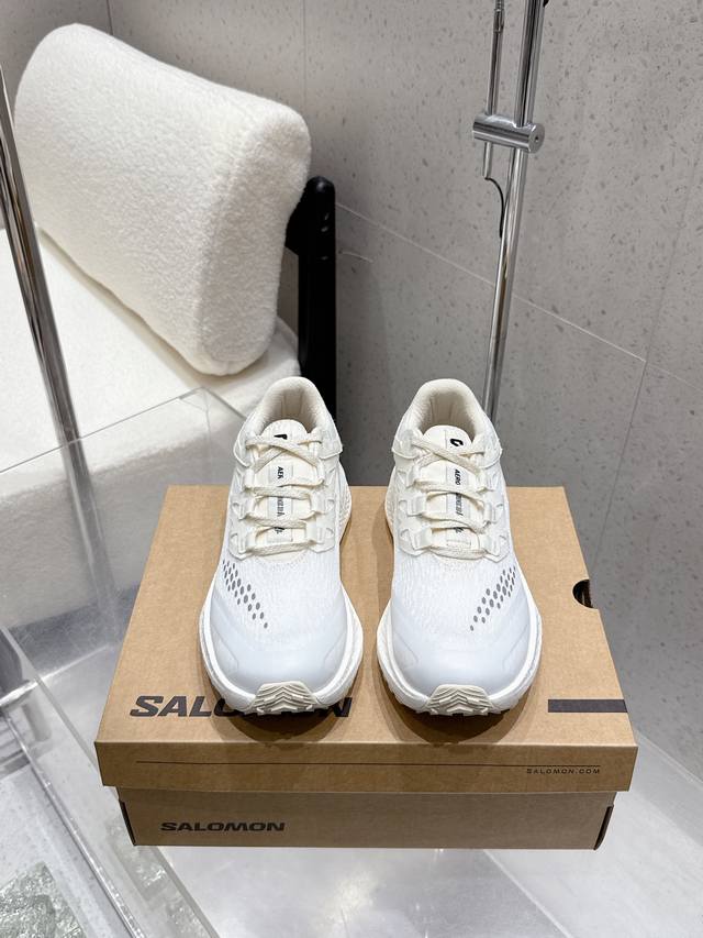 情侣款 Salomon 萨洛蒙 第三代 Aero Glide 3 Grvl 鞋面：Grvl版本编织更加紧密、外侧的压胶也有防污防泼水的功效、透气性很好 鞋头和中