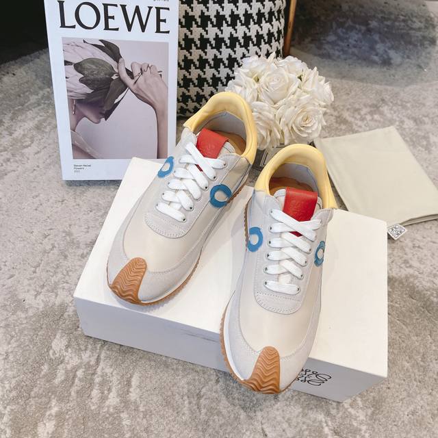 全皮出厂 男码10 情侣款 Loewe罗意威2025Ss新款运动休闲鞋，国外购原板1：1开发，皮革，绒面，丝绸3种材料拼接撞色，Loewe标志性草书字样L与鞋身