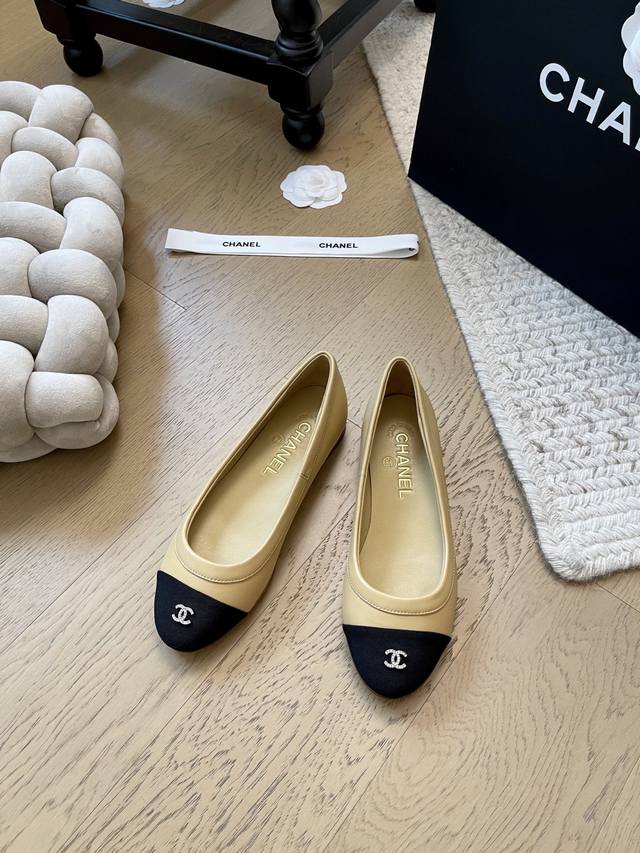 Chanel 新款中古系列单鞋 顶级版本！抢先发售 鞋面定制面 内里垫脚羊皮 真皮大底。 码数：37-41 34 40 41定制不退不换
