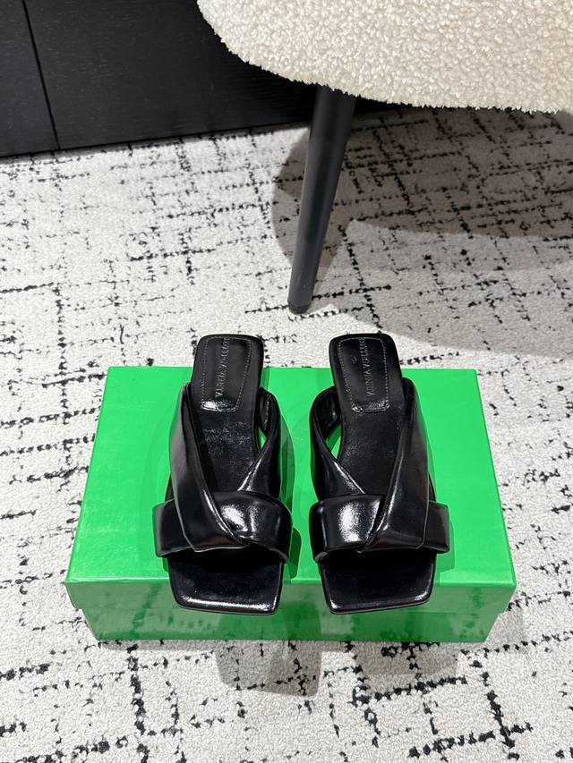顶级版本 Bv 25 Parco 女士穆勒拖鞋 系列 平跟 凉鞋 原版开发 一比一做货 真皮手工编织 这款经典款 简直Bv最新天花板啦 鞋子布袋采用印胶Logo