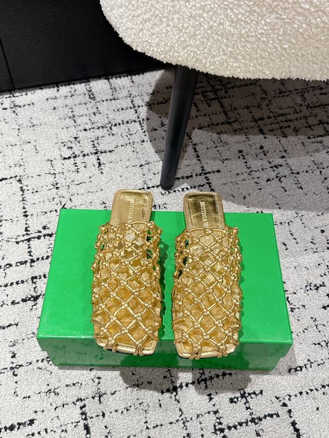 顶级版本 Bv 25 Riva Mule 女士平底 手工编织 穆勒拖鞋 凉鞋 原版开发 一比一做货 手工编织 耗时60天开发 这款经典款 简直Bv最新天花板啦