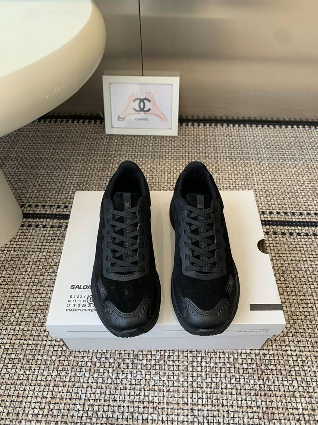Mm6 X Salomon 新品联名款 运动鞋 Spectur 2是Mm6 Maison Margiela与Salomon合作的2025春夏系列鞋款 以公路跑鞋