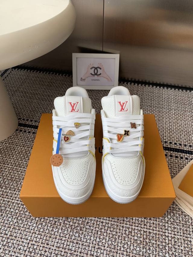 2670最新款Lv Trainer 系列最新运动鞋 整双鞋子采购Zp开发打造，全部定制材料，独家开模大底，细节全部对版出货，连包装也做到跟正品一样。码数:35-