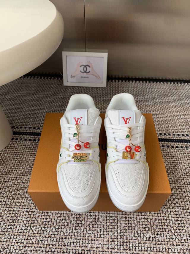 配件60 2025最新款Lv Trainer 系列最新运动鞋 整双鞋子采购Zp开发打造，全部定制材料，独家开模大底，细节全部对版出货，连包装也做到跟正品一样。码