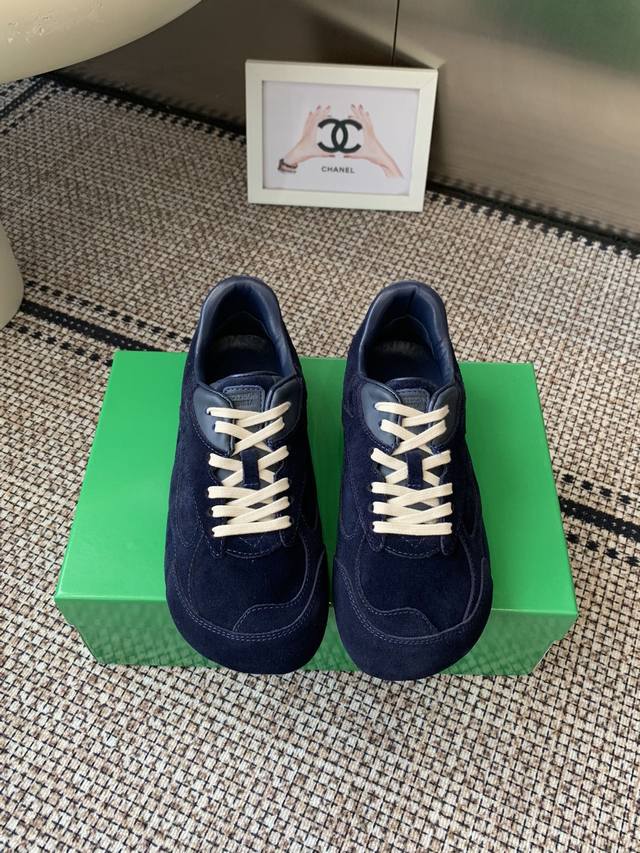 男20 新配色 Bottega Veneta 葆蝶家 Bv最新款Orbit系列 复古休闲运动鞋 情侣款 Bottega Veneta 以 90年代自由随性的复古