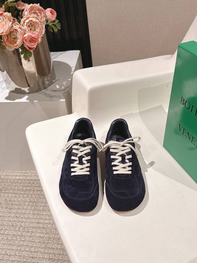 Bottega Veneta 25Ss春夏新款 复古 阿甘鞋 运动鞋 全新的中性运动鞋 Orbit 系列 在保证休闲舒适的同时 不乏造型设计的精细雕琢 搭配甄选