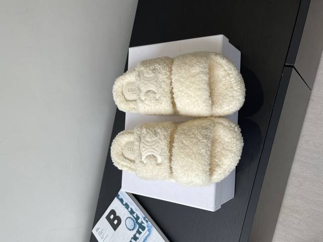 Celine 塞琳 25Ss秋冬新品 羊毛拖鞋 这一季的赛琳又让我重新爱了它一次 这季节美鞋太多这款毛拖 真的是让我无法自拔真太可爱了 毛茸茸的羊毛是选用欧洲进