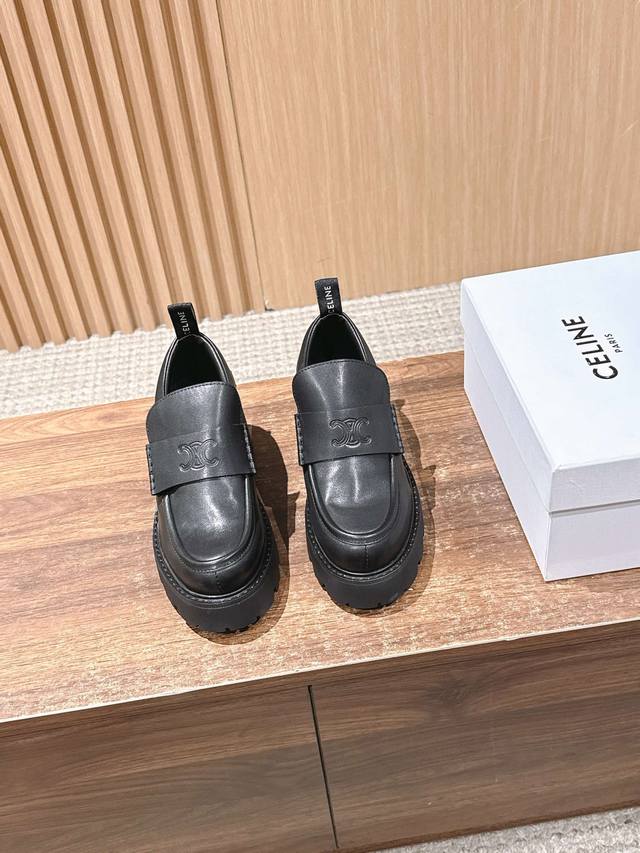 Celine 思琳秋冬新款厚底乐福鞋 经典凯旋门Logo装饰 简约高级 轻松增高5Cm 牛皮 麂皮材质 Size：35-39 40 41定制不退换