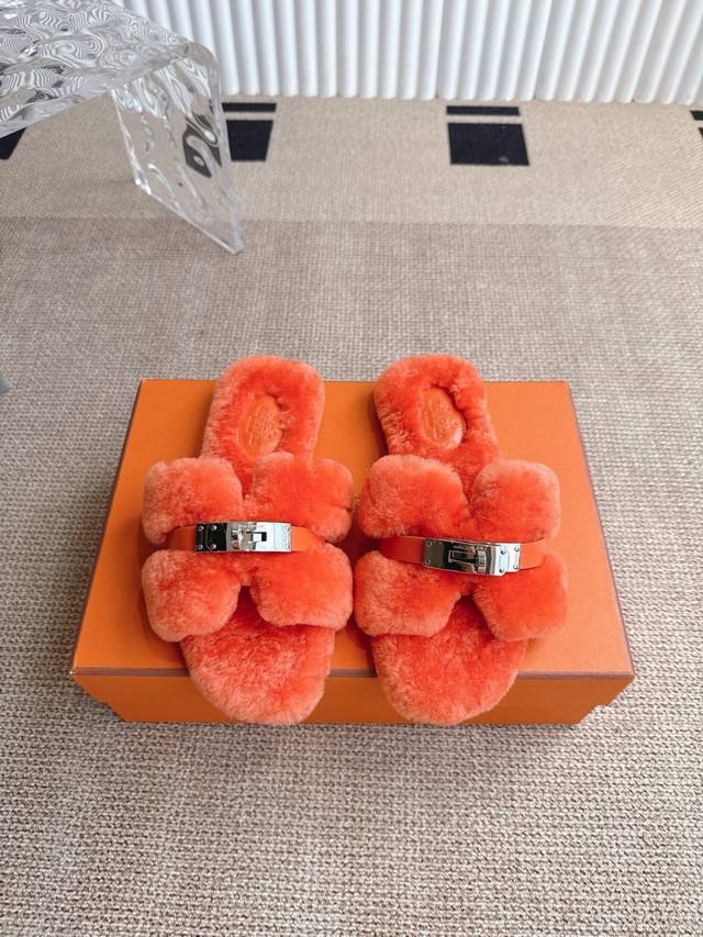 Hermes 爱马仕新款泰迪羊毛H拖 时尚潮流最新款泰迪羊毛H拖秋冬款平底毛拖，上脚超百搭暖底，女主们的最爱 1:面料：泰迪羊真皮毛 2:里料：泰迪羊真皮毛 3