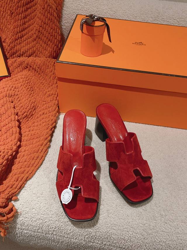 Hermes 爱马仕Helia 60凉鞋系列 时尚又百搭 超级舒服 每个细节都做到极致 原版定制Nappa小牛皮 内里混种羊皮 原版私模鞋跟 跟高: 6Cm 大