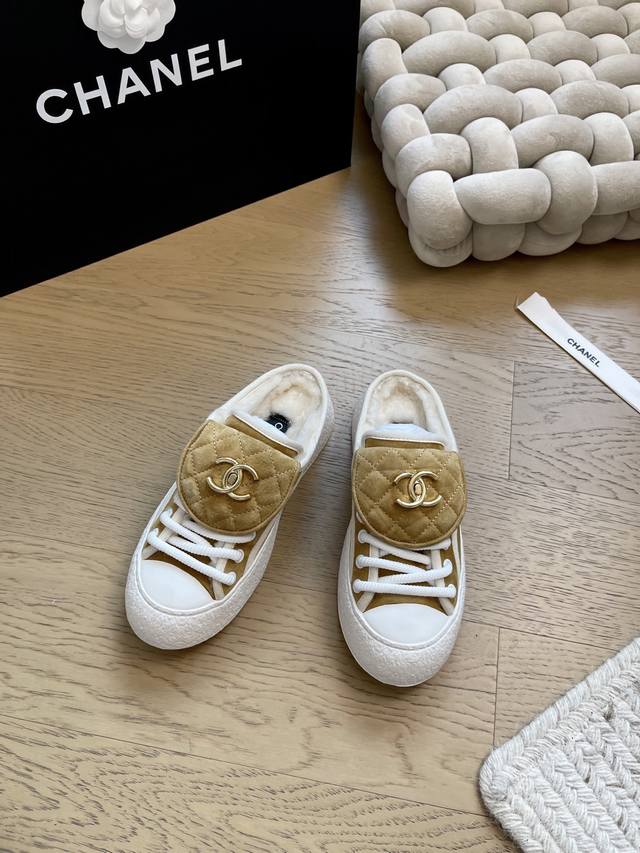 Chanel 新款厚底书包扣半拖！ 顶级版本！抢先发售 鞋面帆布 垫脚羊皮 原版防滑大底 码数：35-41 40 41不退换