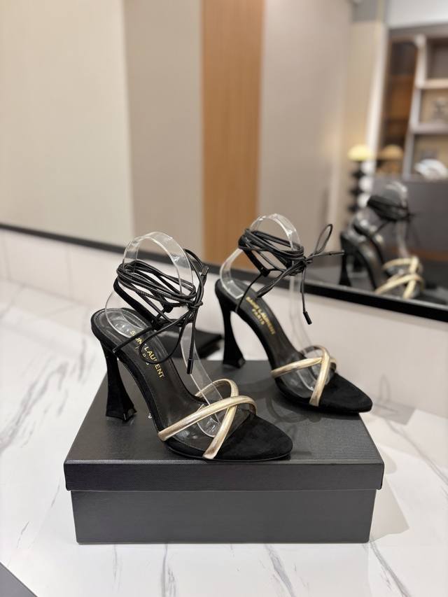 出厂价Pp： Ysl 圣罗兰皮带优雅大气高跟凉鞋 2025全新春夏系列后带高跟凉鞋 ！ 尖头高跟凉鞋淡淡的夏日里怎么少得了一双仙女鞋 各种小裙子搭配起来 完全不