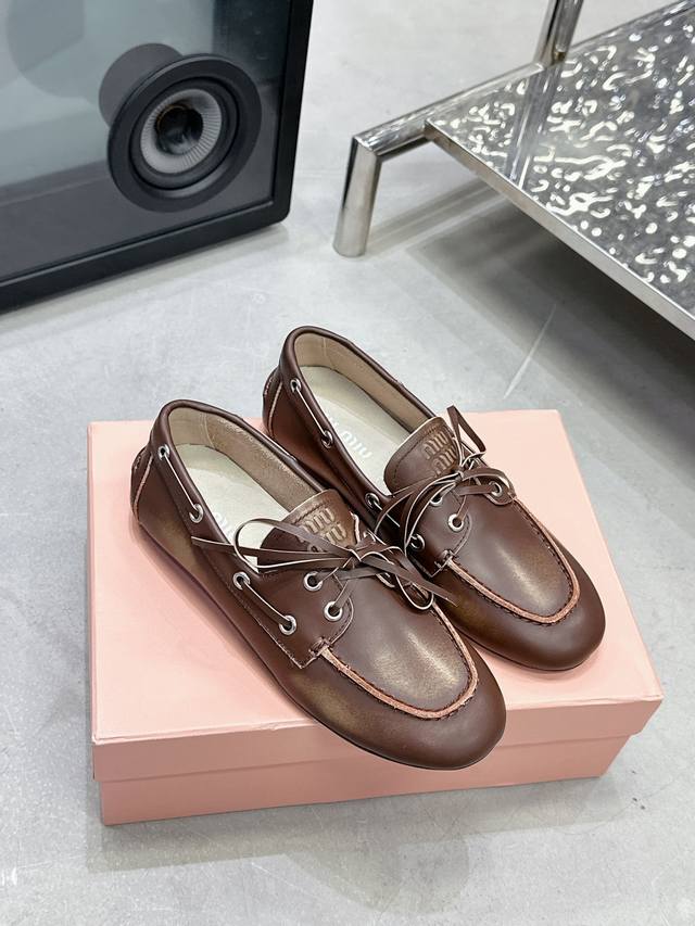 Miu Miu 缪缪 2025 新款擦色豆豆鞋 面料: 擦色牛皮 內里: 吸汗绒 大底：原版开模大底 码数：35-39 40定做